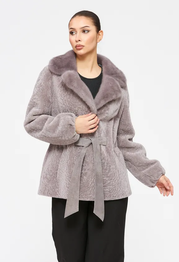 Фото Шуба из натурального астрагана лаванда с воротником из натуральной норки - 3