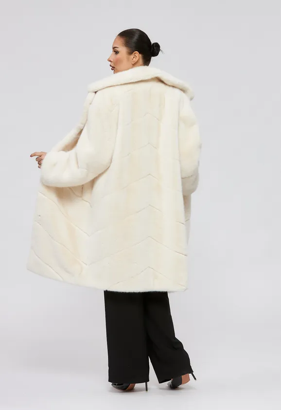 Фото Шуба из эко норки белая с английским воротником - 8