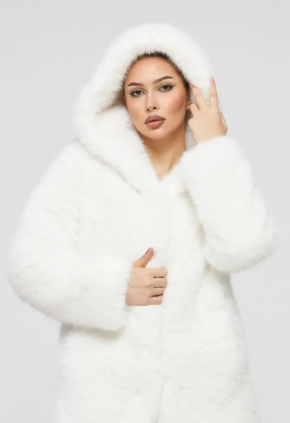 Фото Шуба из эко песца белая с капюшоном - 9
