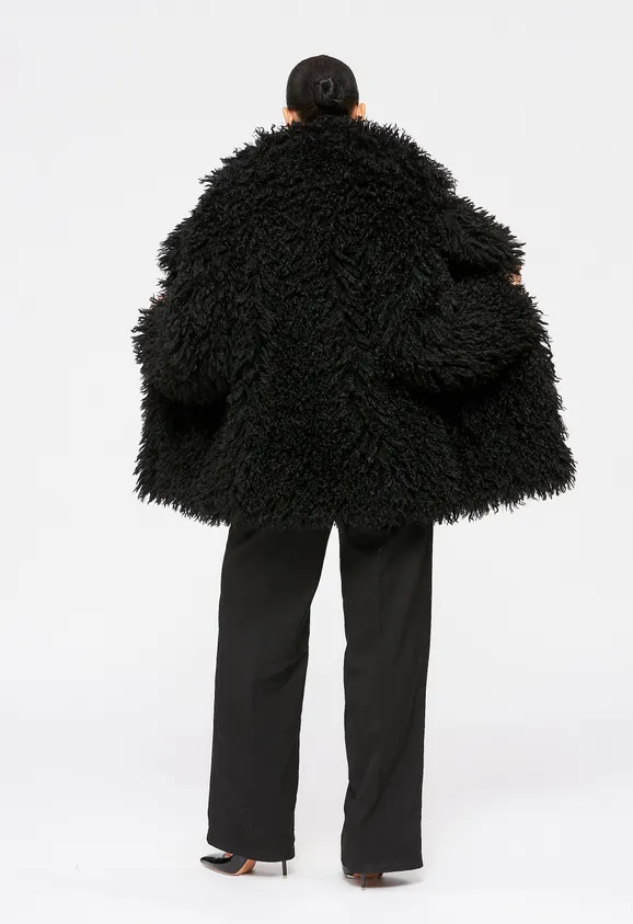 Фото Шуба из эко ламы черная с английским воротником - 8