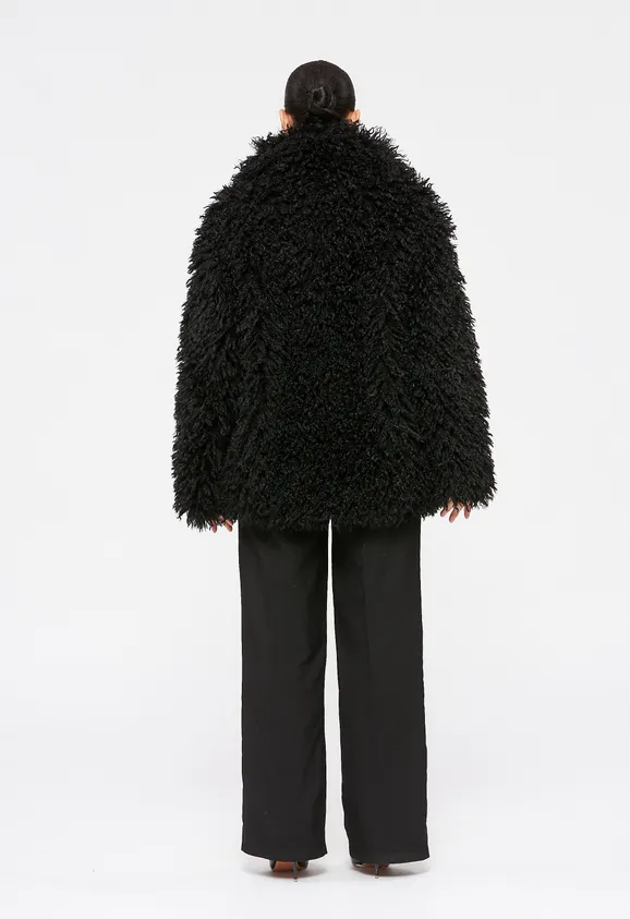 Фото Шуба из эко ламы черная с английским воротником - 7