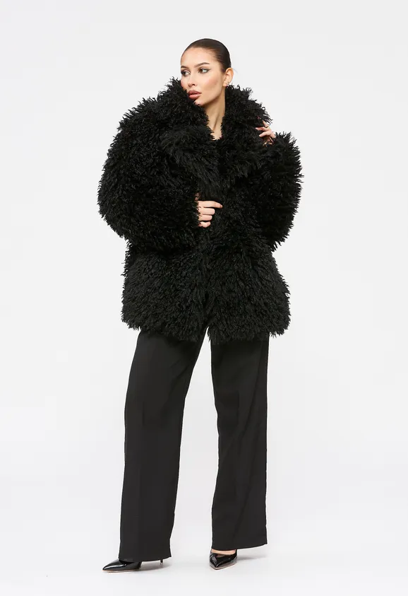 Фото Шуба из эко ламы черная с английским воротником - 4