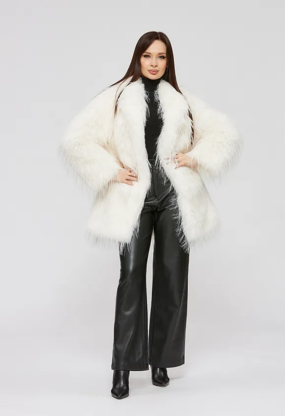 Фото Шуба из эко страуса белая с английским воротником - 6