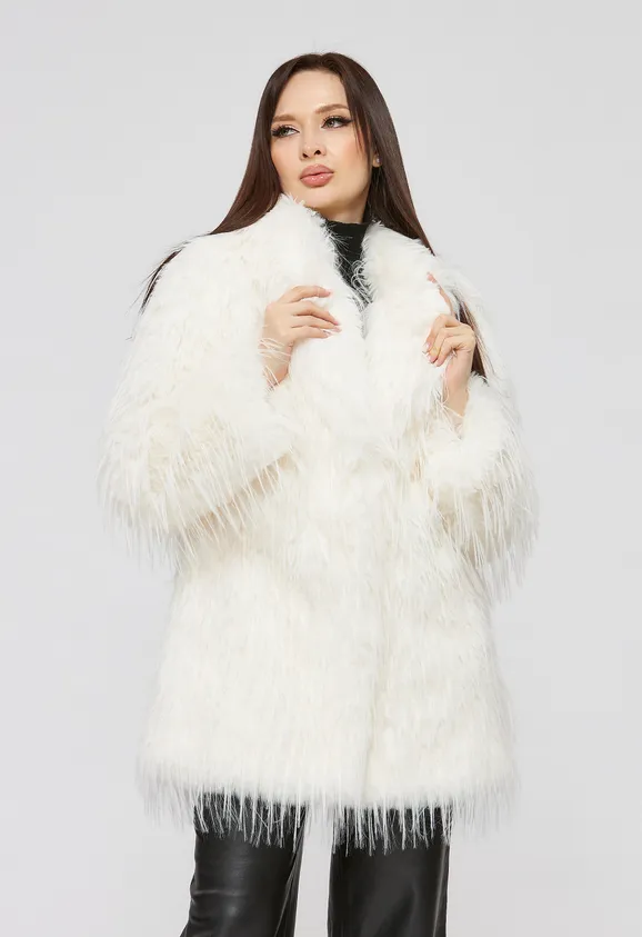 Фото Шуба из эко страуса белая с английским воротником - 1