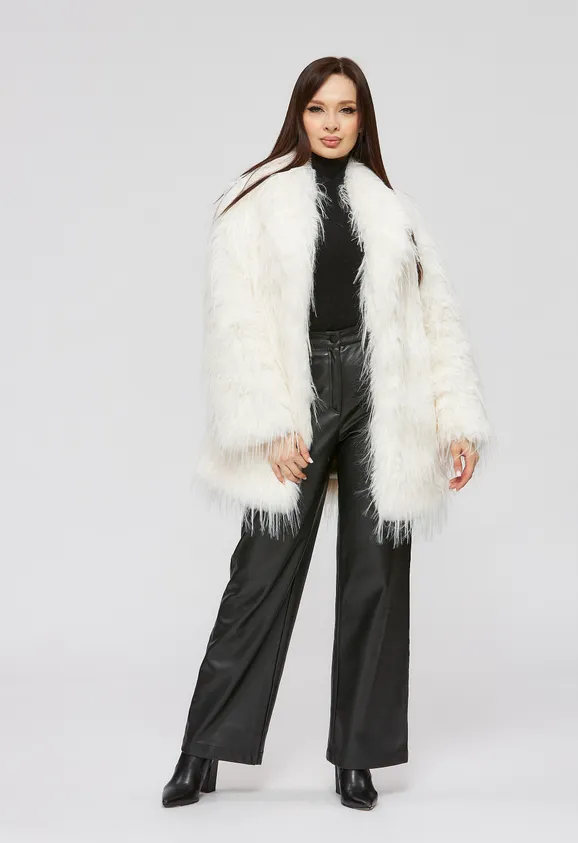 Фото Шуба из эко страуса белая с английским воротником - 2