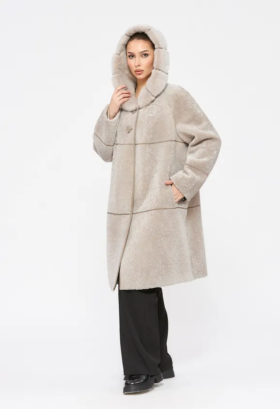 Фото Шуба из натурального астрагана жемчуг с капюшоном из натуральной норки - 4