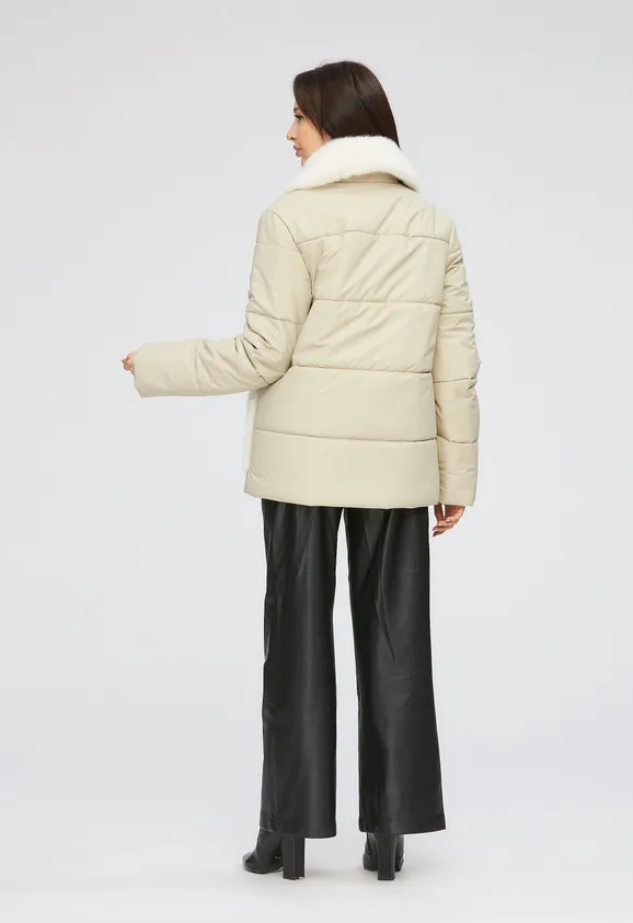 Фото Пуховик из эко норки пломбир с английским воротником и плащом - 9