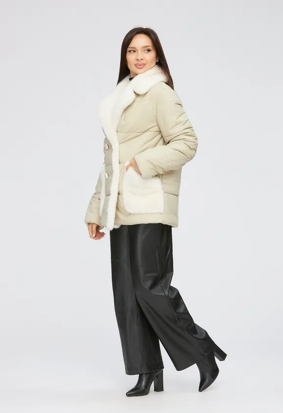 Фото Пуховик из эко норки пломбир с английским воротником и плащом - 5