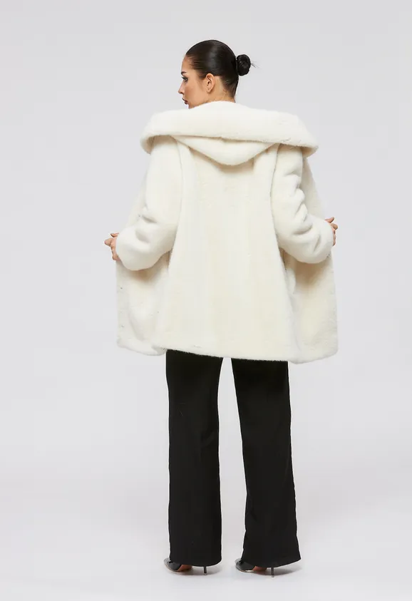 Фото Шуба из эко норки белая с капюшоном - 9