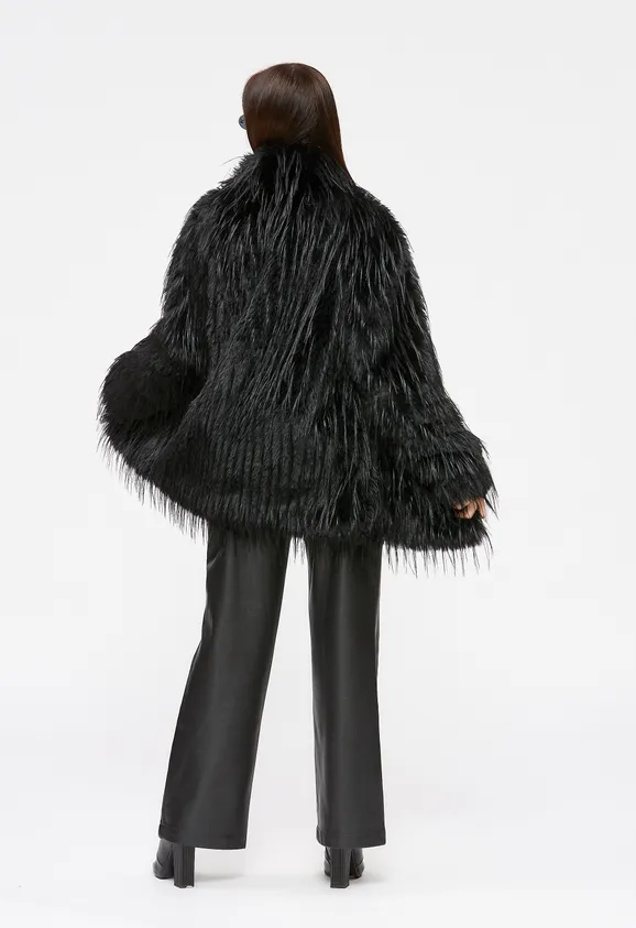Фото Шуба из эко страуса черная с воротником стойка - 8