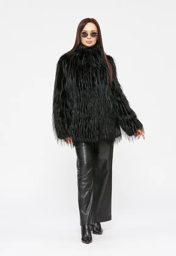 Фото Шуба из эко страуса черная с воротником стойка - 5