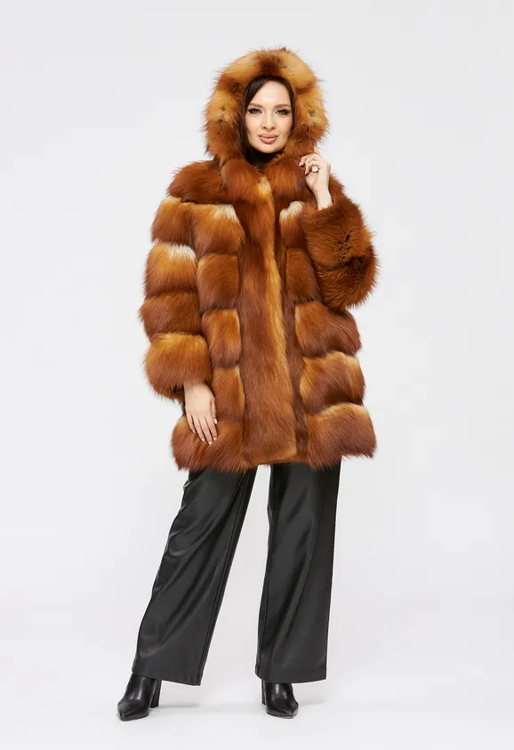 Фото Шуба из импортной натуральной лисы с капюшоном - 2