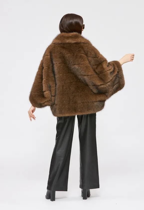 Фото Шуба из эко соболя с поперечной полосой и английским воротником - 2