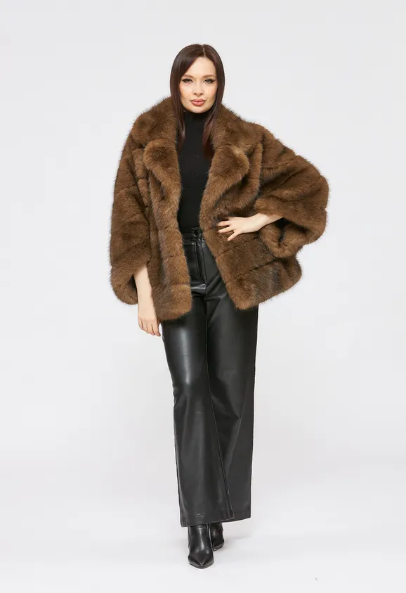 Фото Шуба из эко соболя с поперечной полосой и английским воротником - 1