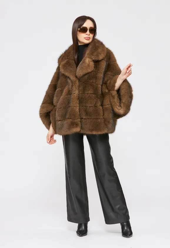 Фото Шуба из эко соболя с поперечной полосой и английским воротником - 3
