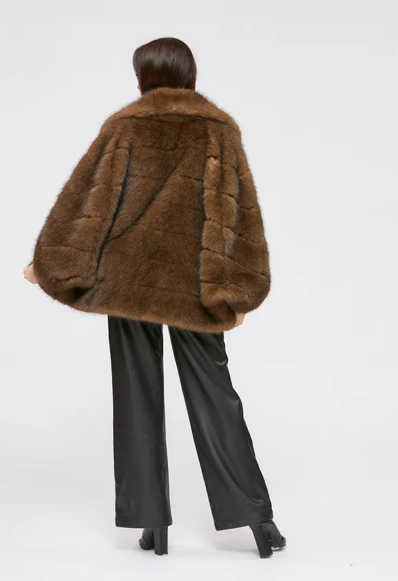 Фото Шуба из эко соболя с поперечной полосой и английским воротником - 7