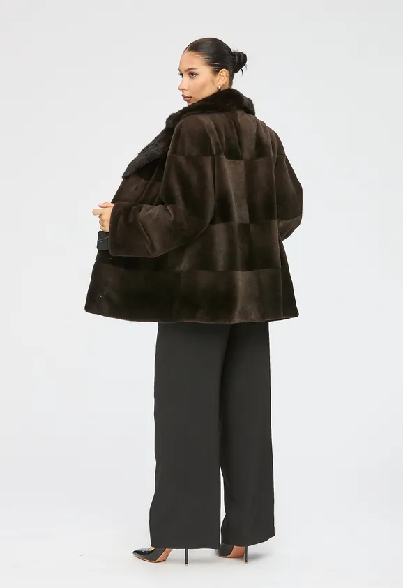 Фото Шуба из натуральной нутрии капучино с английским воротником из натуральной норки - 2