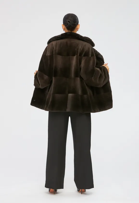 Фото Шуба из натуральной нутрии капучино с английским воротником из натуральной норки - 6