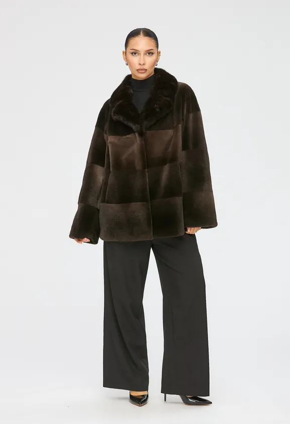 Фото Шуба из натуральной нутрии капучино с английским воротником из натуральной норки - 1