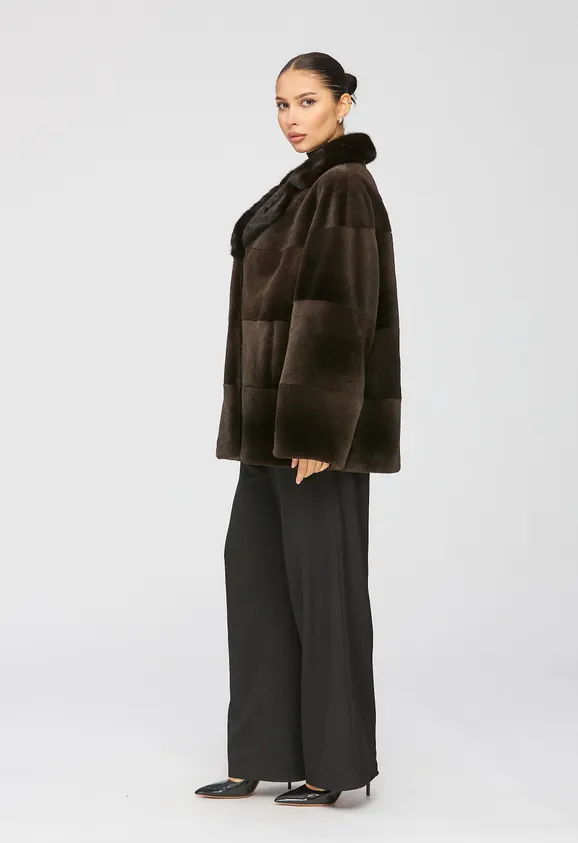 Фото Шуба из натуральной нутрии капучино с английским воротником из натуральной норки - 3