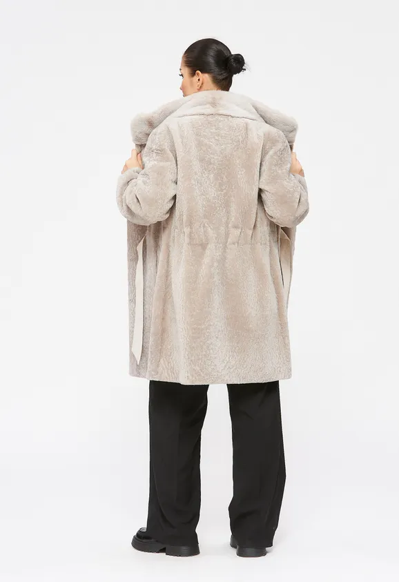 Фото Шуба из натурального астрагана жемчуг с воротником стойка из натуральной норки - 4