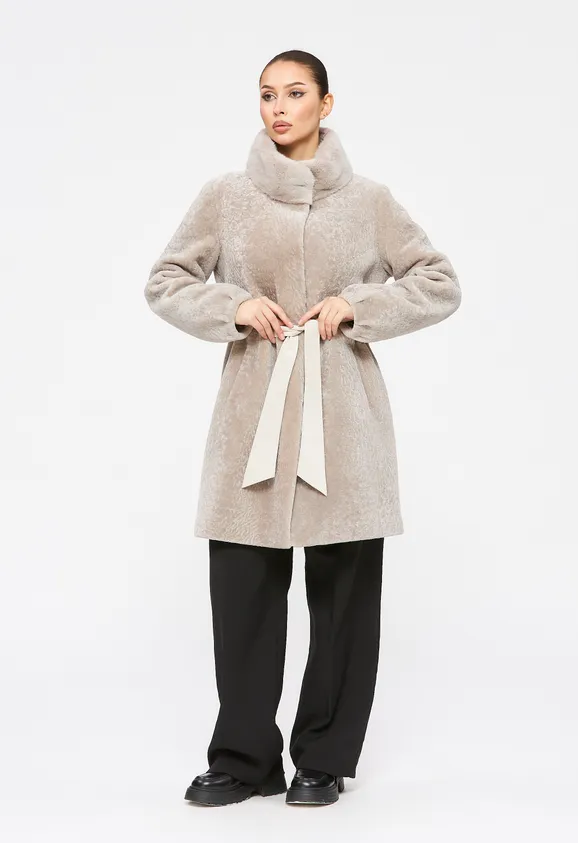 Фото Шуба из натурального астрагана жемчуг с воротником стойка из натуральной норки - 2