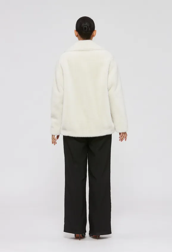 Фото Шуба из эко норки белая с английским воротником - 6