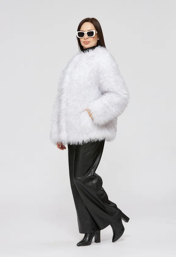Фото Шуба из эко ламы бело-серая с воротником стойка - 6