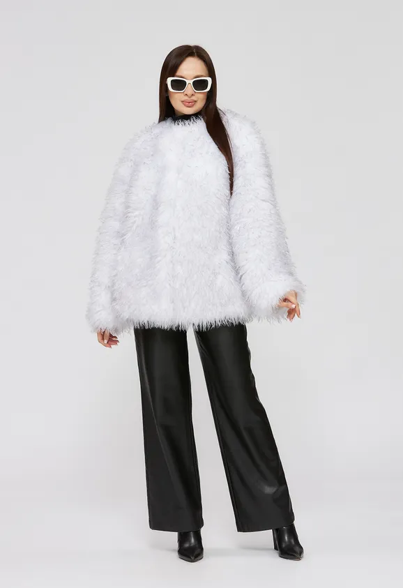 Фото Шуба из эко ламы бело-серая с воротником стойка - 5