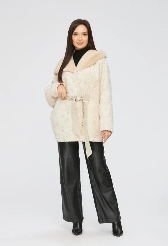 Фото Шуба из эко каракуля бежевая с капюшоном из эко норки - 6
