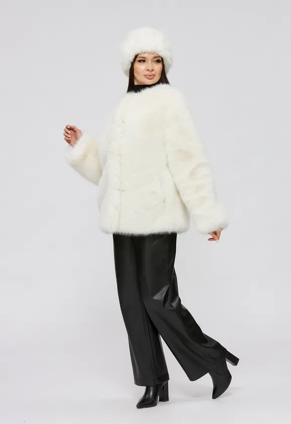 Фото Шуба из эко песца белая с воротником стойка - 6