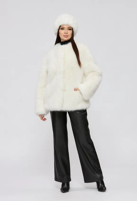 Фото Шуба из эко песца белая с воротником стойка - 4