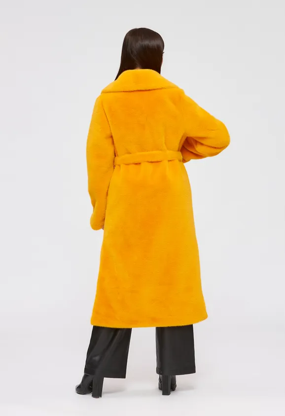 Фото Шуба из эко норки желтая с английским воротником - 3