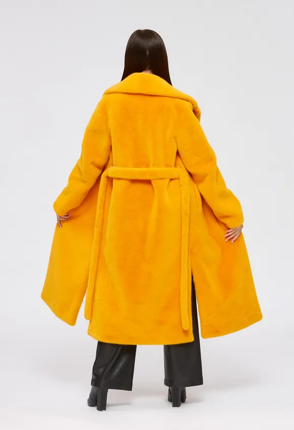 Фото Шуба из эко норки желтая с английским воротником - 9