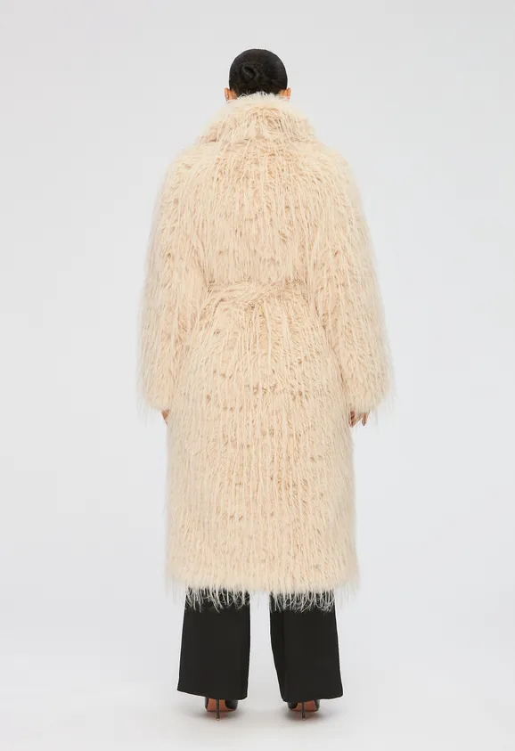 Фото Шуба из эко страуса бежевая с английским воротником - 7