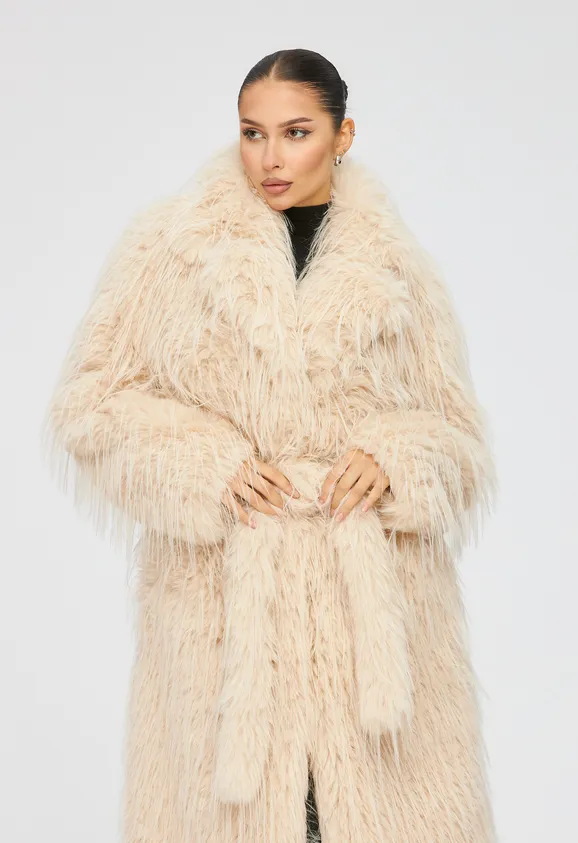 Фото Шуба из эко страуса бежевая с английским воротником - 2
