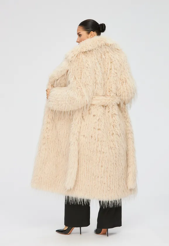 Фото Шуба из эко страуса бежевая с английским воротником - 8