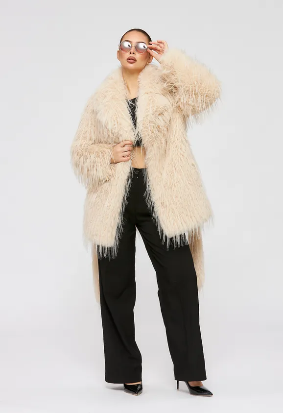 Фото Шуба из эко страуса бежевая с английским воротником - 6