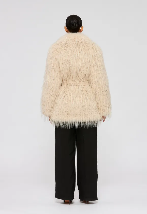Фото Шуба из эко страуса бежевая с английским воротником - 8