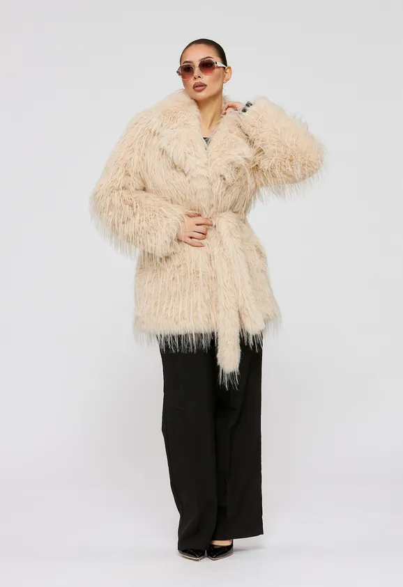 Фото Шуба из эко страуса бежевая с английским воротником - 1