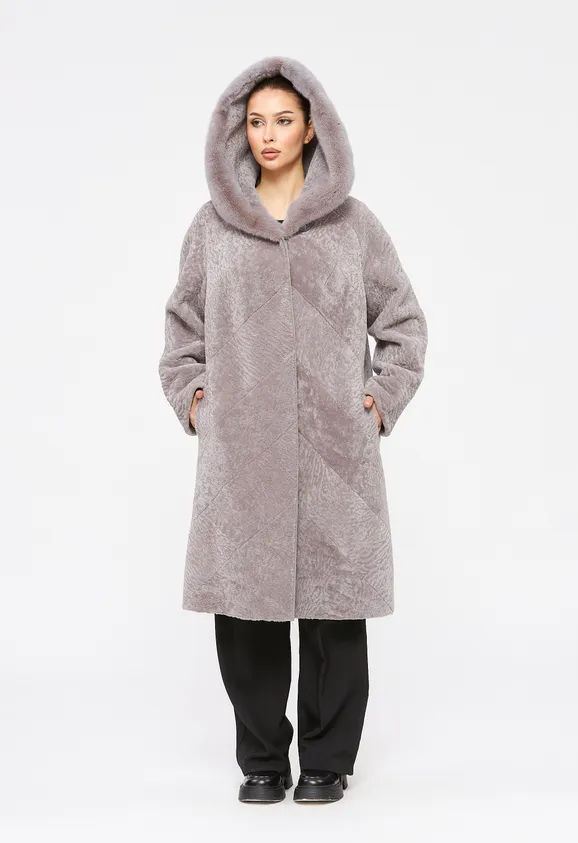 Фото Шуба из натурального астрагана лаванда с капюшоном из натуральной норки - 1