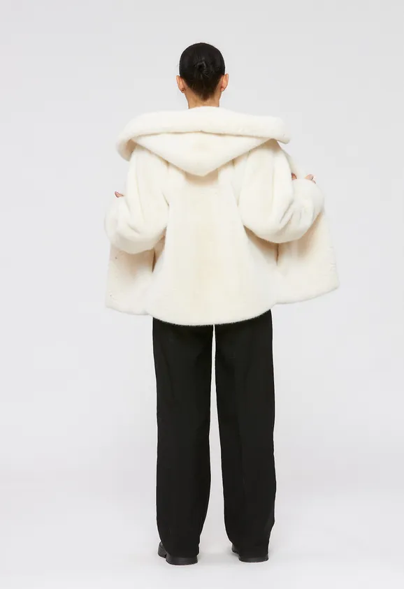 Фото Шуба из эко норки белая с капюшоном - 8