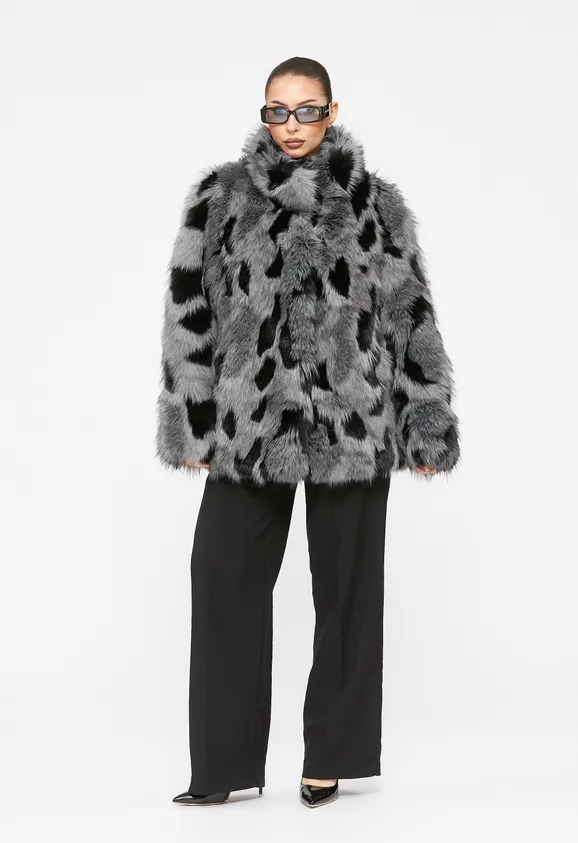Фото Шуба из эко песца двухцветная (серый+черный) с воротником стойка - 1