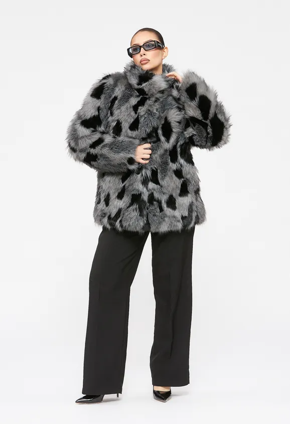 Фото Шуба из эко песца двухцветная (серый+черный) с воротником стойка - 2