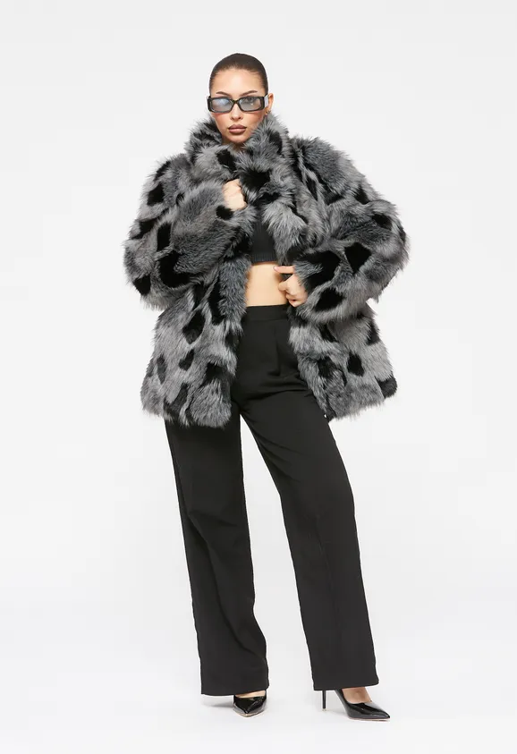 Фото Шуба из эко песца двухцветная (серый+черный) с воротником стойка - 8