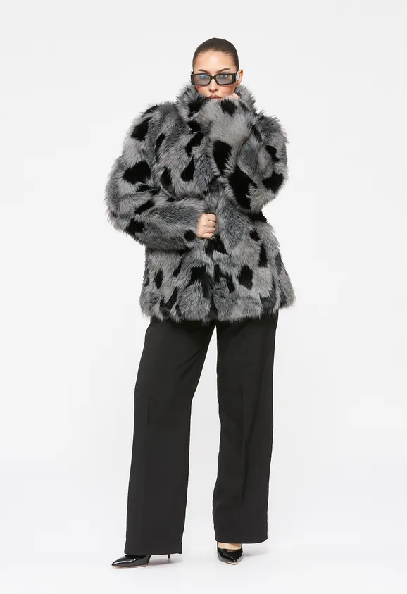 Фото Шуба из эко песца двухцветная (серый+черный) с воротником стойка - 5