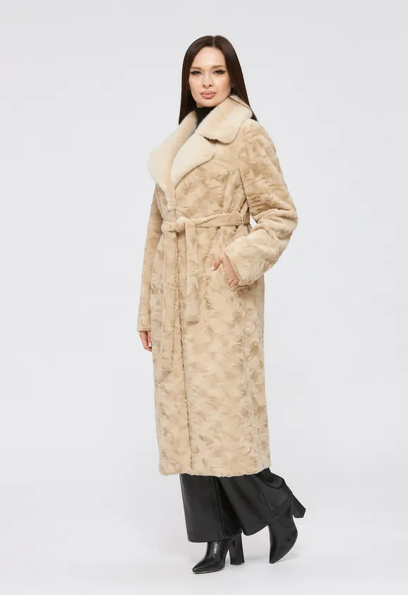 Фото Шуба из эко каракуля бежевая с английским воротником - 6