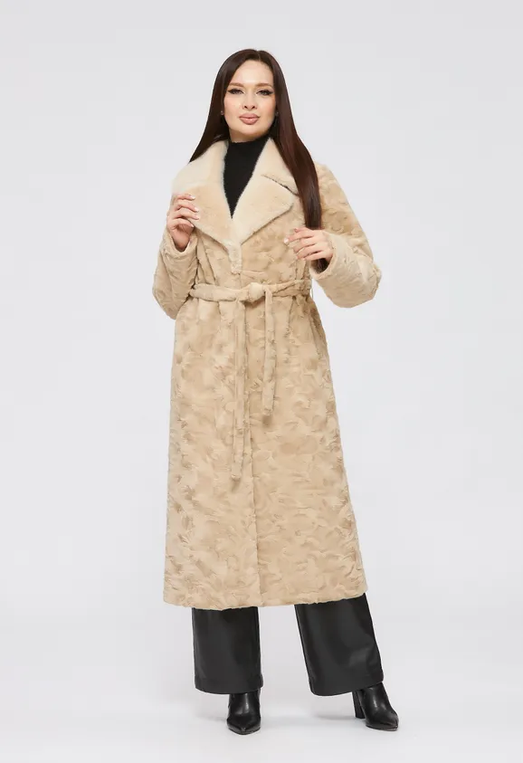 Фото Шуба из эко каракуля бежевая с английским воротником - 8
