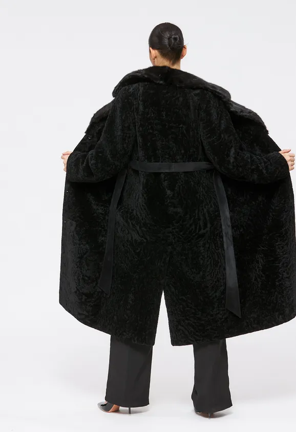 Фото Шуба из натурального астрагана черная с английским воротником из натуральной норки - 10
