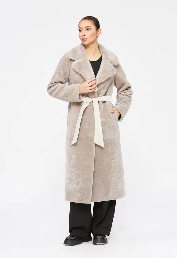 Фото Шуба из натурального астрагана жемчуг с английским воротником из натуральной норки - 1